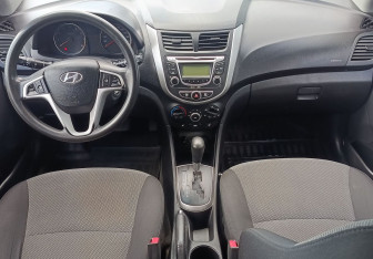 Подержанный автомобиль Hyundai Solaris Hatchback 2012 года (10 фото)
