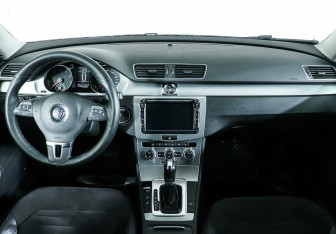 Подержанный автомобиль Volkswagen Passat Sedan 2012 года (11 фото)