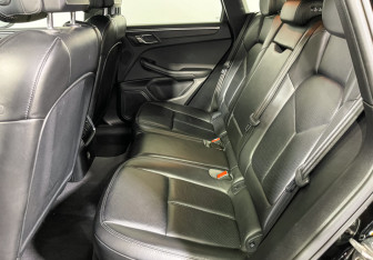 Подержанный автомобиль Porsche Macan 2018 года (10 фото)