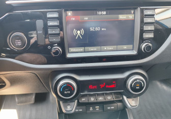 Подержанный автомобиль Kia Rio Sedan 2018 года (14 фото)