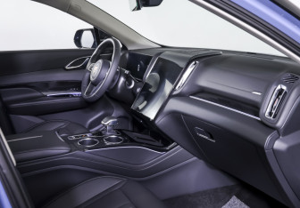 Подержанный автомобиль Hongqi HS3 2025 года (11 фото)