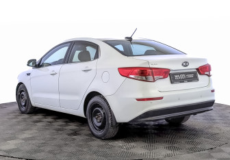 Подержанный автомобиль Kia Rio Sedan 2017 года (7 фото)