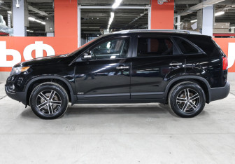 Подержанный автомобиль Kia Sorento 2012 года (8 фото)
