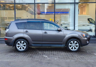 Подержанный автомобиль Mitsubishi Outlander 2011 года (4 фото)