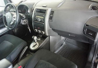 Подержанный автомобиль Nissan X-Trail 2011 года (9 фото)