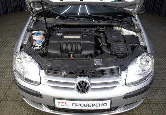 Подержанный автомобиль Volkswagen Golf Hatchback 2008 года (9 фото)
