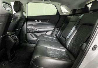 Подержанный автомобиль Changan UNI-K 2023 года (10 фото)