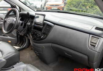 Подержанный автомобиль Mazda MPV 2004 года (7 фото)