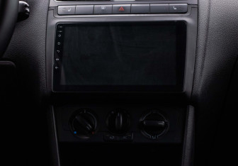 Подержанный автомобиль Volkswagen Polo Sedan 2011 года (14 фото)
