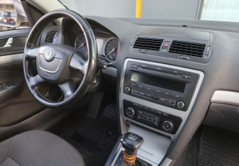 Подержанный автомобиль Skoda Octavia Liftback 2012 года (10 фото)