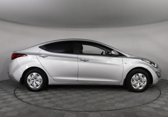 Подержанный автомобиль Hyundai Elantra Sedan 2015 года (4 фото)
