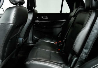 Подержанный автомобиль Ford Explorer 2018 года (13 фото)