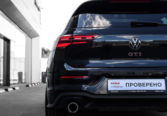 Подержанный автомобиль Volkswagen Golf GTI Hatchback 2022 года (29 фото)