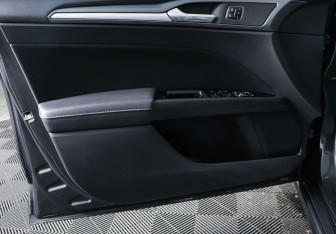 Подержанный автомобиль Ford Mondeo Sedan 2015 года (19 фото)