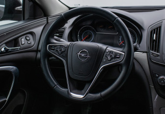 Подержанный автомобиль Opel Insignia Sedan 2014 года (15 фото)