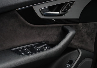 Подержанный автомобиль Audi Q7 2017 года (19 фото)