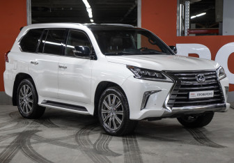 Подержанный автомобиль Lexus LX 2016 года (3 фото)