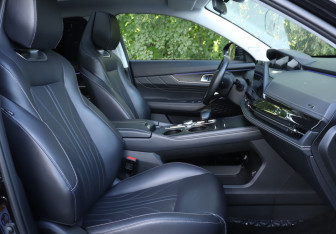 Подержанный автомобиль Changan UNI-K 2023 года (15 фото)