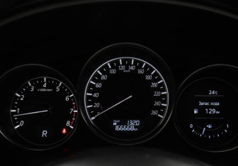 Подержанный автомобиль Mazda CX-5 2015 года (11 фото)