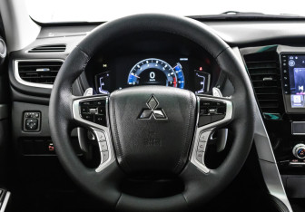 Подержанный автомобиль Mitsubishi Montero Sport 2022 года (21 фото)