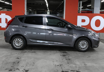 Подержанный автомобиль Hyundai Solaris Hatchback 2013 года (4 фото)