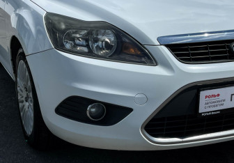 Подержанный автомобиль Ford Focus Sedan 2010 года (14 фото)