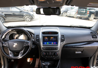 Подержанный автомобиль Kia Sorento 2016 года (10 фото)