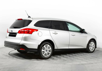 Подержанный автомобиль Ford Focus Wagon 2017 года (5 фото)