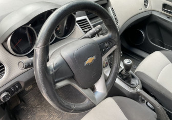 Подержанный автомобиль Chevrolet Cruze Sedan 2012 года (14 фото)