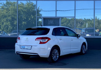 Подержанный автомобиль Citroen C4 Hatchback 2012 года (5 фото)