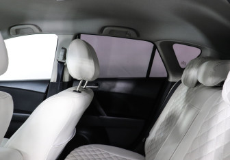 Подержанный автомобиль Mazda 3 Hatchback 2011 года (10 фото)