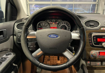 Подержанный автомобиль Ford Focus Sedan 2008 года (14 фото)