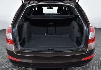 Подержанный автомобиль Skoda Octavia Wagon 2014 года (18 фото)