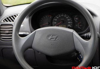 Подержанный автомобиль Hyundai Accent Sedan 2005 года (12 фото)