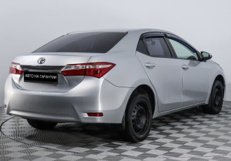 Подержанный автомобиль Toyota Corolla Sedan 2013 года (4 фото)