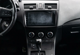 Подержанный автомобиль Mazda 3 Hatchback 2012 года (8 фото)