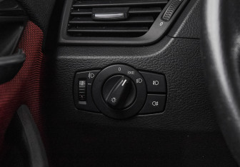 Подержанный автомобиль BMW X1 2011 года (9 фото)