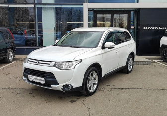 Подержанный автомобиль Mitsubishi Outlander 2014 года (1 фото)