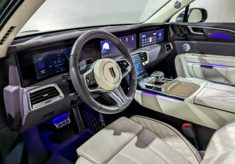 Подержанный автомобиль Hongqi E-HS9 2023 года (16 фото)