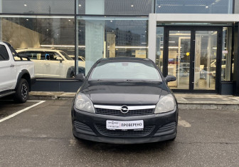 Подержанный автомобиль Opel Astra Hatchback 2011 года (2 фото)
