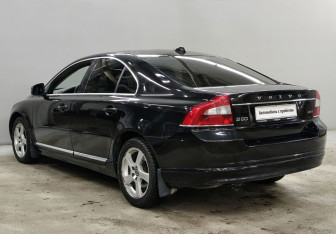 Подержанный автомобиль Volvo S80 2010 года (7 фото)