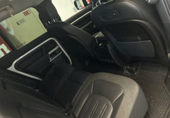 Подержанный автомобиль Land Rover Defender Suv 2021 года (7 фото)