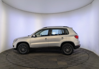 Подержанный автомобиль Volkswagen Tiguan 2012 года (8 фото)