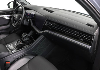 Подержанный автомобиль Volkswagen Touareg 2022 года (10 фото)