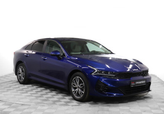 Подержанный автомобиль Kia K5 2022 года (3 фото)