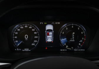 Подержанный автомобиль Volvo XC60 2019 года (14 фото)