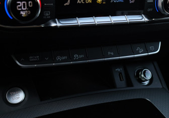 Подержанный автомобиль Audi Q5 2023 года (26 фото)