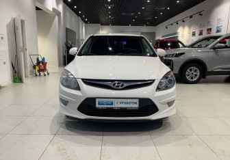 Подержанный автомобиль Hyundai i30 Hatchback 2011 года (2 фото)