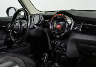 Подержанный автомобиль MINI Hatch 2018 года (9 фото)
