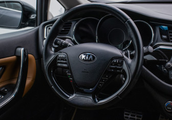 Подержанный автомобиль Kia Ceed Hatchback 2017 года (15 фото)